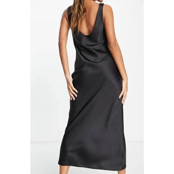 ASOS DESIGN scoop neck midi satin slip dress in black - Picture 3 of 8